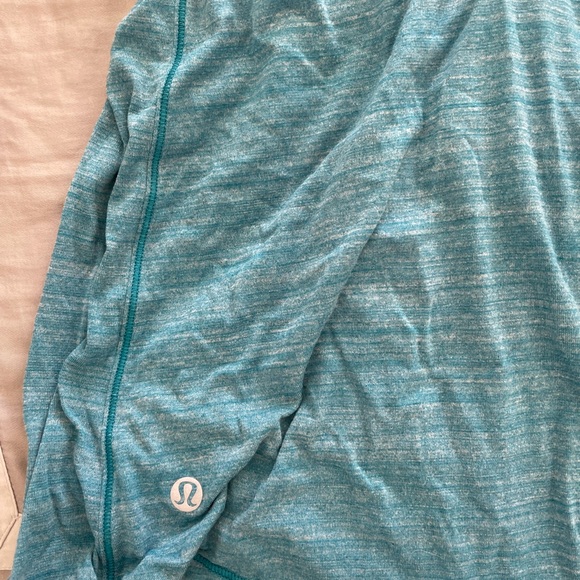 Lululemon Tank stop with Shelf Sports Bra - Picture 7 of 11